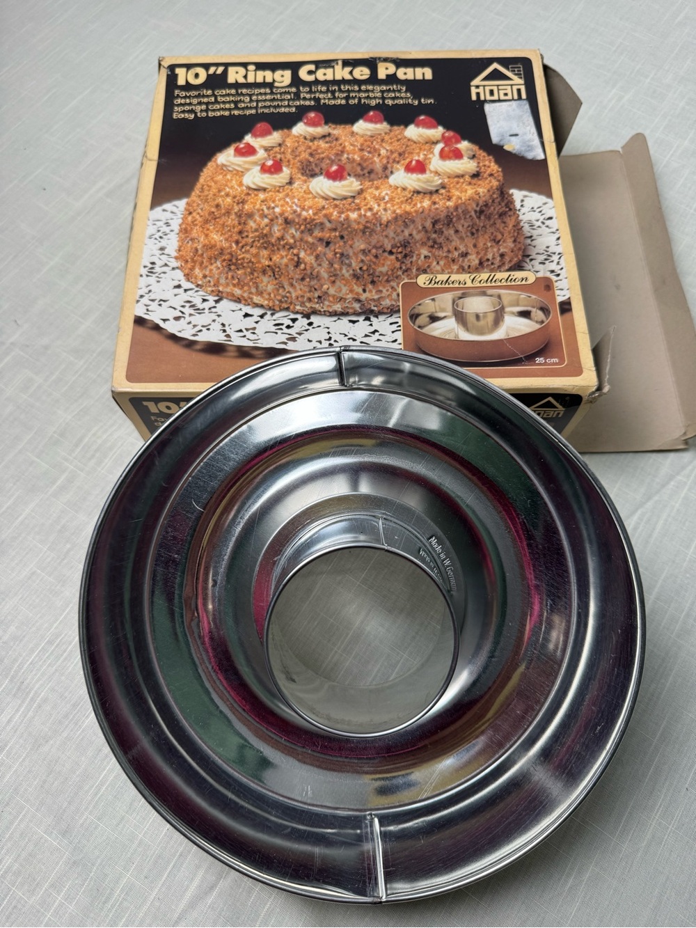 Vintage HOAN 10” Ring Cake Pan Tube Pan Baking Mold w/ Original Box